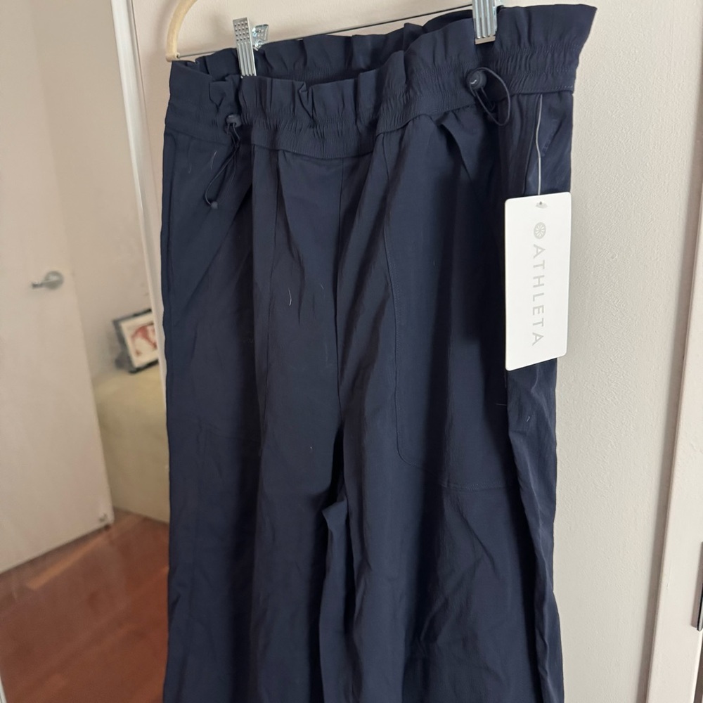 ATHLETA Trekkie High Rise Parachute Pant - Navy NWT / Large Tall LT - Picture 6 of 9